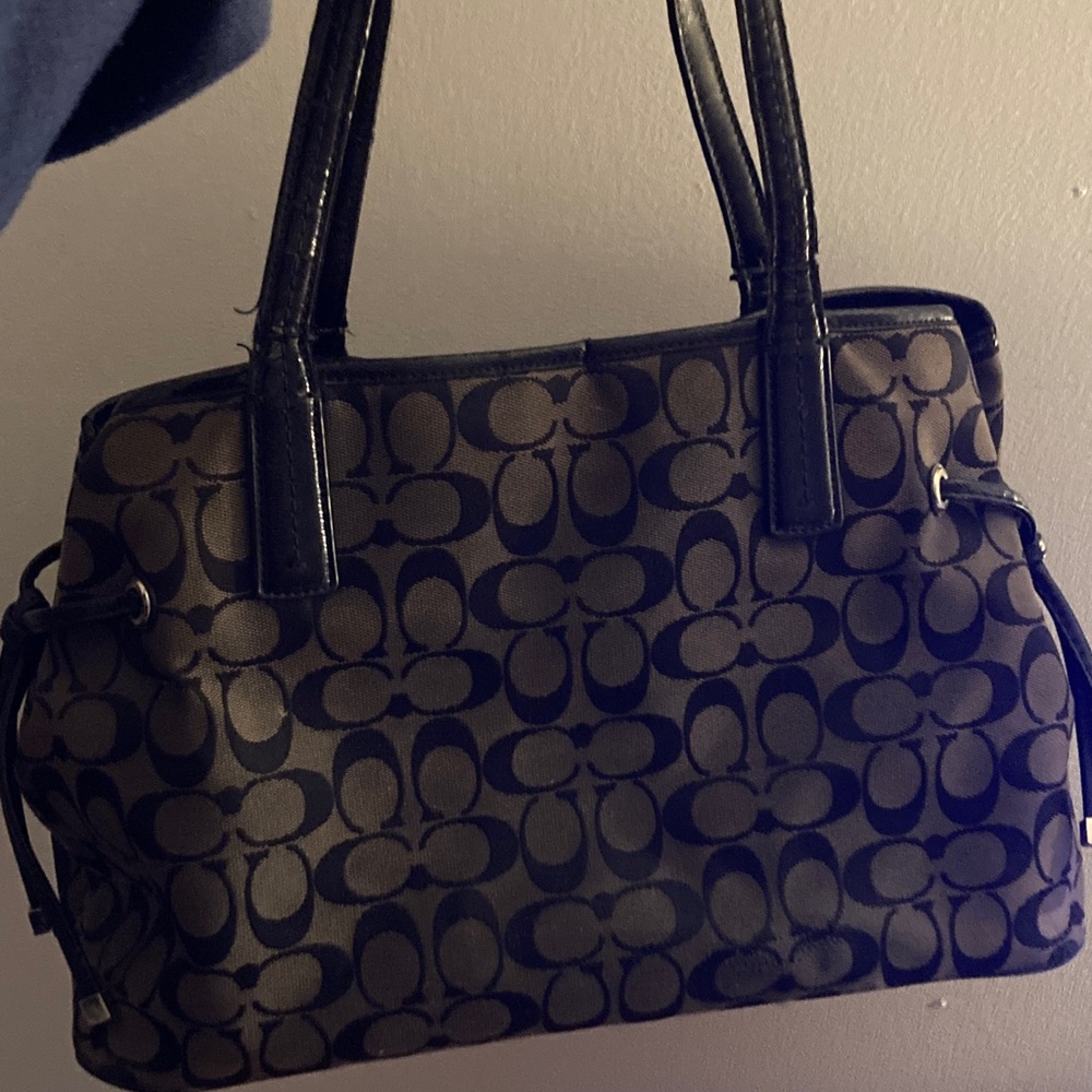 Coach Signature Canvas Tote pocketbook - Picture 2 of 15